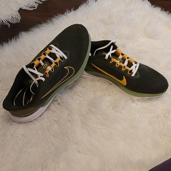 NWOT Men's Nike running shoes Sequoia/University Gold - Picture 6 of 12